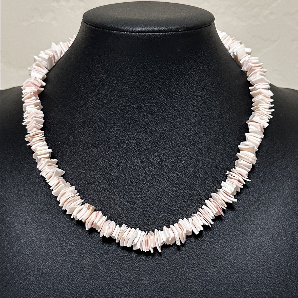 Mother Of Pearl Shell Off White To Pale Pink Chip Necklace